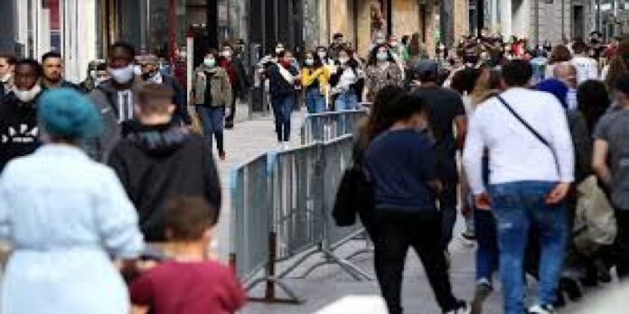 Haklarını alamadıkları için direnen Soma Uyar'ın madencileri Ankara'ya yürüyüşe çıktı.Salhi'de işçiler jandarma tarafından tutuklandı.Bağımsız Maden İşçileri Federasyonu'nun Twitter hesabından gözaltına alındıkları görüntüleri paylaşan işçiler, 
