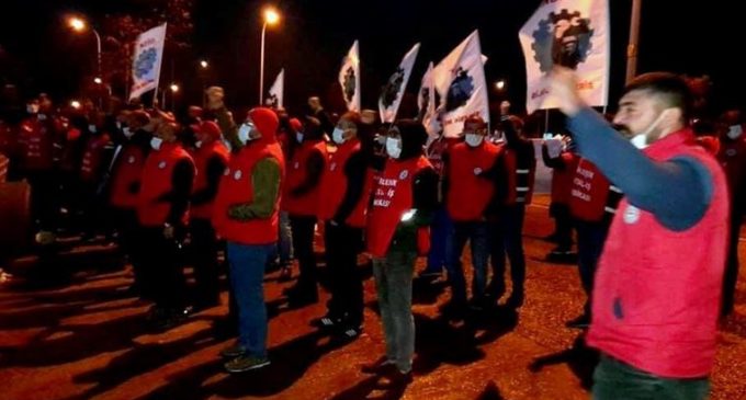 Kocaeli Delovası'ndaki Systemair HSK Havalandırma Fabrikası'nda Birleşik Metal-İş Sendikası üyesi 2 işçi kovuldu.