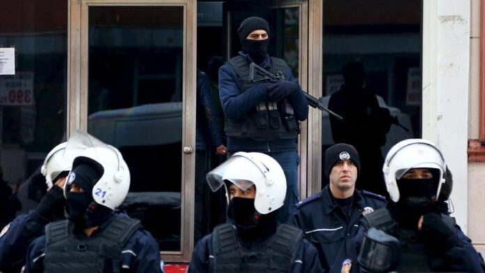 İranlı muhalifler Türkiye'de takip ediliyor.