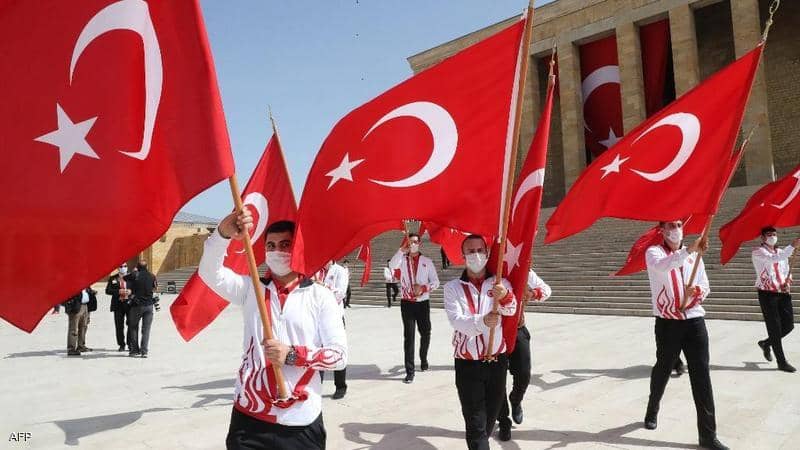 Lise mezunlarının yüzde 90'ı Türkiye'den ayrılmak istiyor