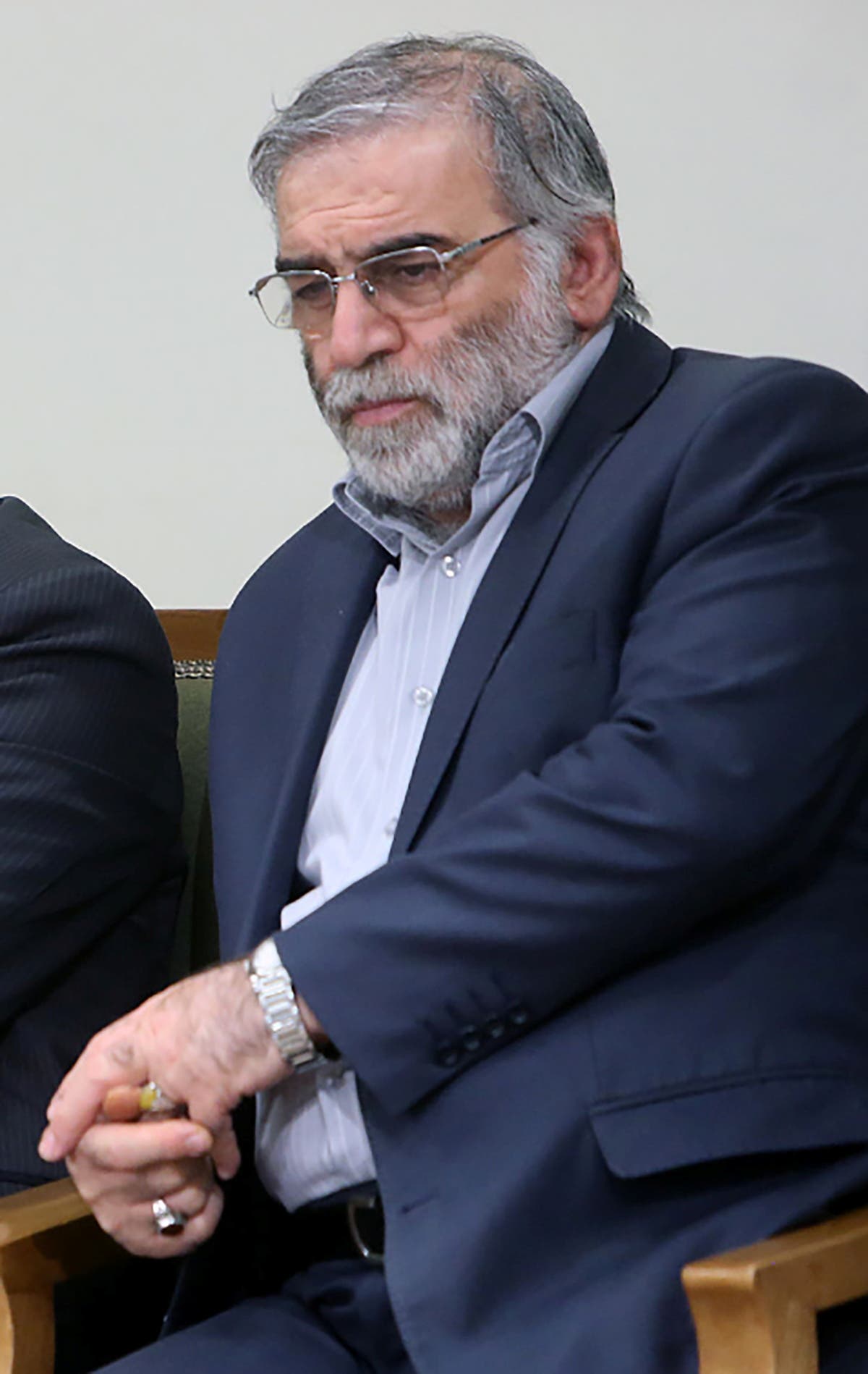Netanyahu'ya yakın bir bakan: İranlı nükleer bilimci Mohsen Fakhrizadeh'in Tahran'da öldürülmesinin arkasında kimin olduğuna dair bir kanıt yok.İsrail Başbakanı Benjamin Netanyahu'ya yakın olan İsrail Bakanı Tzachi Hanegbi, "Bunu kimin yaptığına dair hiçbir kanıtım yok. Sorumlu olduğum için konuşamayacağımdan değil, gerçekten hiçbir kanıtım yok" dedi.İran Cumhurbaşkanı Hassan Ruhani, İsrail'i Batı'nın "Tahran'ın gizli nükleer programının arkasındaki beyni" olarak tanımladığı şeyi öldürmekle suçladı. Devlet televizyonunda yayınlanan bir hükümet toplantısında, "Halk ve ülke yetkilileri, Siyonist komploların tuzağına düşmekten daha akıllı ve daha akıllılar ... Bu suça uygun zamanda cevap verecekler." Dedi.