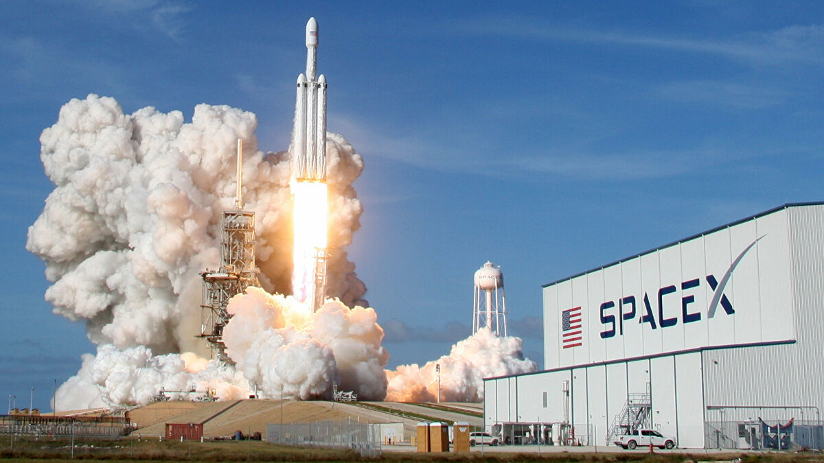Deneysel bir SpaceX füzesinin patlaması