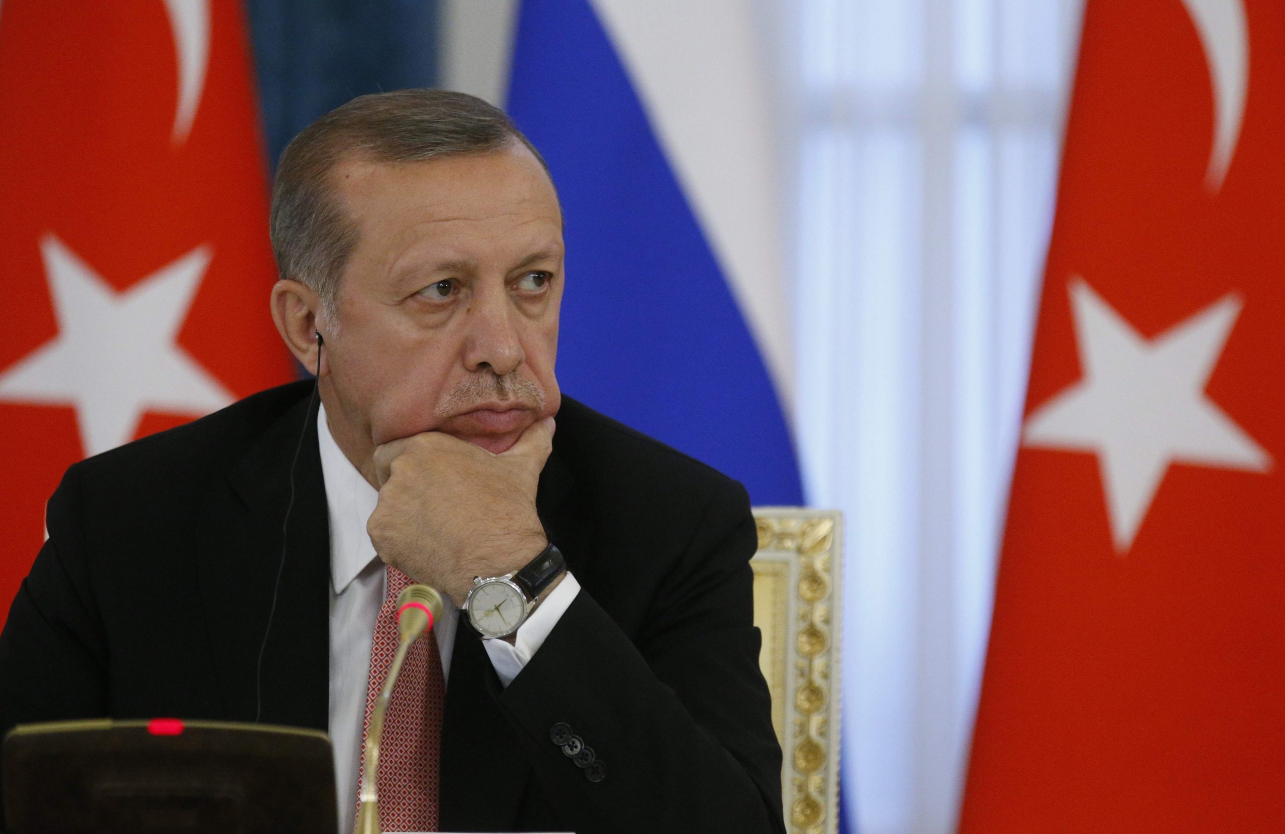 Buna göre, Türkiye'ye en fazla 5 milyon ABD Doları verilmesi, Tunus'a nitelikli bir mali katkı sağlayacaktır. Anlaşma, iki ülkenin hibe anlaşmasının yürürlüğe girmesi için gerekli iç yasal prosedürleri tamamladığına dair en son yazılı bildirim tarihinde yürürlüğe girecek. Resmi Gazete, “Eylem Planı Taslak Çerçeve Beşinci Oturumunda Türkiye ile Özbekistan arasında Hükümetlerarası Ekonomi Komitesi Protokolü” hakkında 19 Şubat'ta Ankara'da imzalandı. Karar, Mutabakat Muhtırası'nın da onaylanmasına karar verildi. Eylem planı, iki ülke arasındaki ticaret, yatırım, gümrük, bankacılık, müteahhitlik hizmetleri, sanayi, teknoloji, bilim ve teknoloji, ulaştırma, enerji, madencilik, sağlık, tarım, ormancılık ve savunma sanayi gibi iki ülke arasındaki mevcut ekonomik ve ticari ilişkilerin geliştirilmesine katkıda bulunacak. İşbirliği içeren faaliyetleri içerir. 