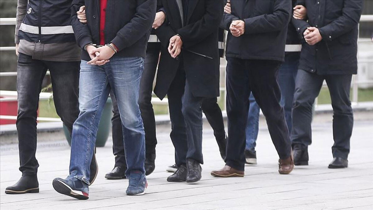 Erdoğan erken seçim korkusuyla yakınlarını tasfiye ediyor