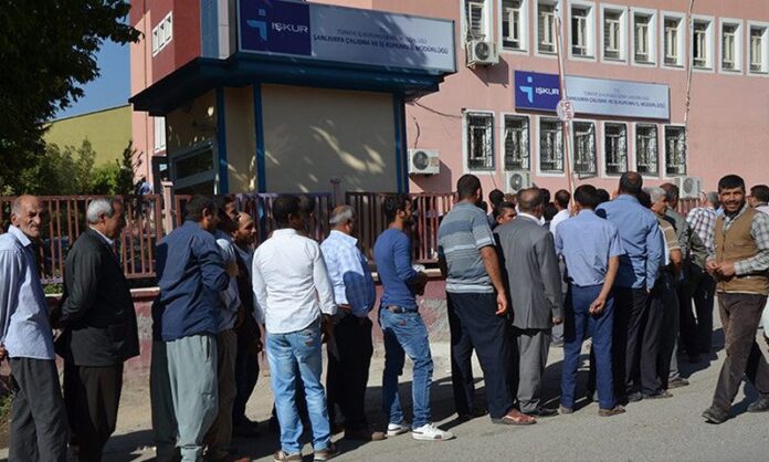 İşsizlik Türkiye ekonomisini tehdit ediyor ve ülke rakamları manipüle ediyor