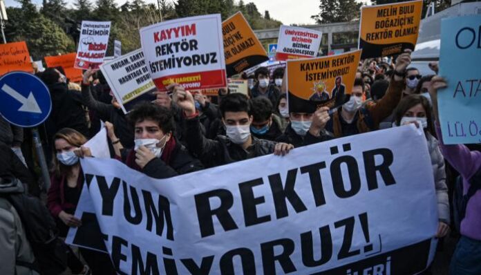 Türk İYİ Partisi, Boğaziçi Üniversitesi'nin yeni başkanını Erdoğan'a isyan etmeye çağırıyor