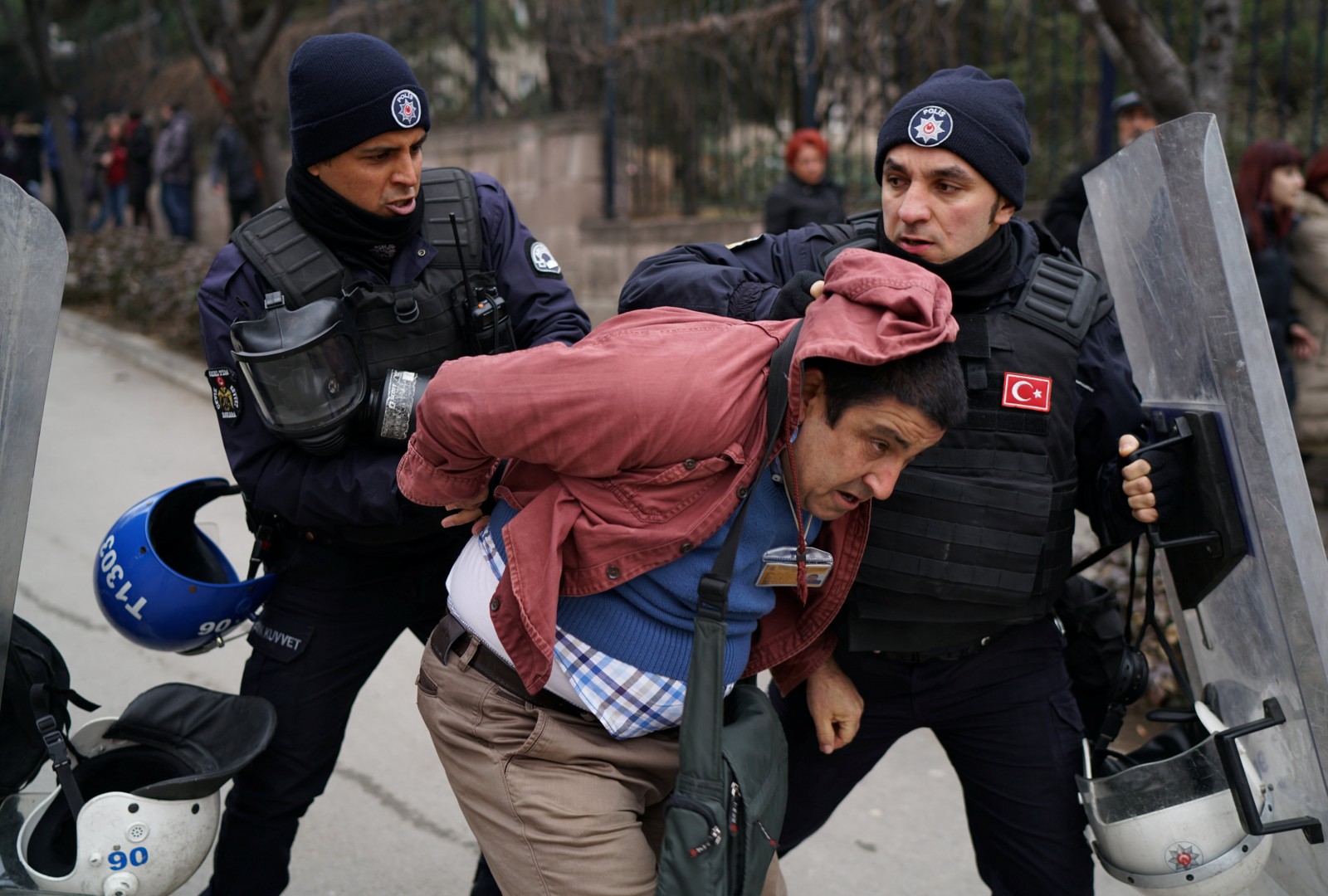 Türk öğrencilerin Erdoğan aleyhine gösterileri devam ediyor ve polis yüzlerce kişiyi tutukladı