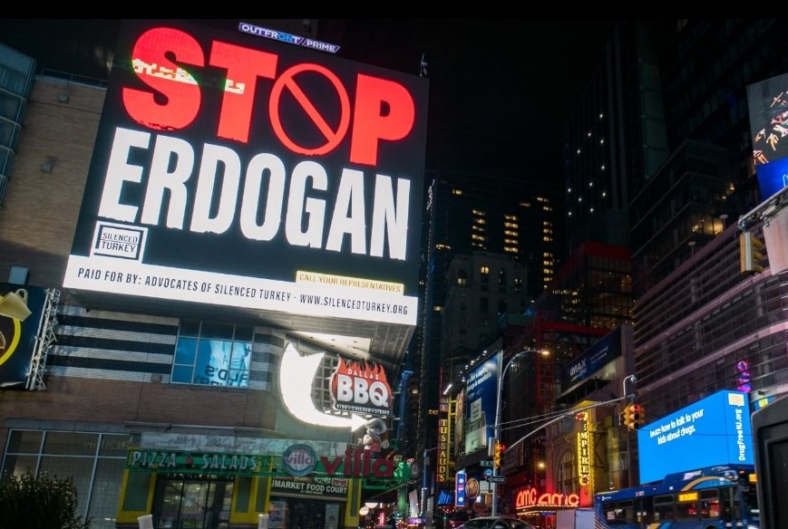 Türkiye’de insan hakları ihlalleri New York’ta ilan panolarında