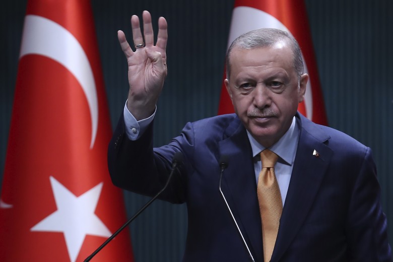 Türk hükümeti Madrid’deki Erdoğan’ın muhaliflerini gözetliyor