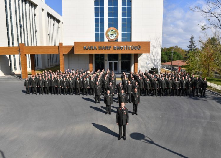 Türkiye24’ün yaptığı ankete göre Türk ordusunda yetkin subaylar yok
