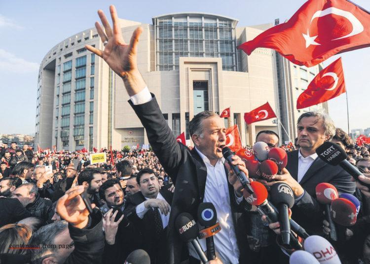 Türk bir Gazeteci 30 tutuklama emriyle karşı karşıya kaldı