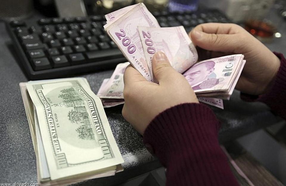 Türk lirası dolar karşısında düşmeye devam etti