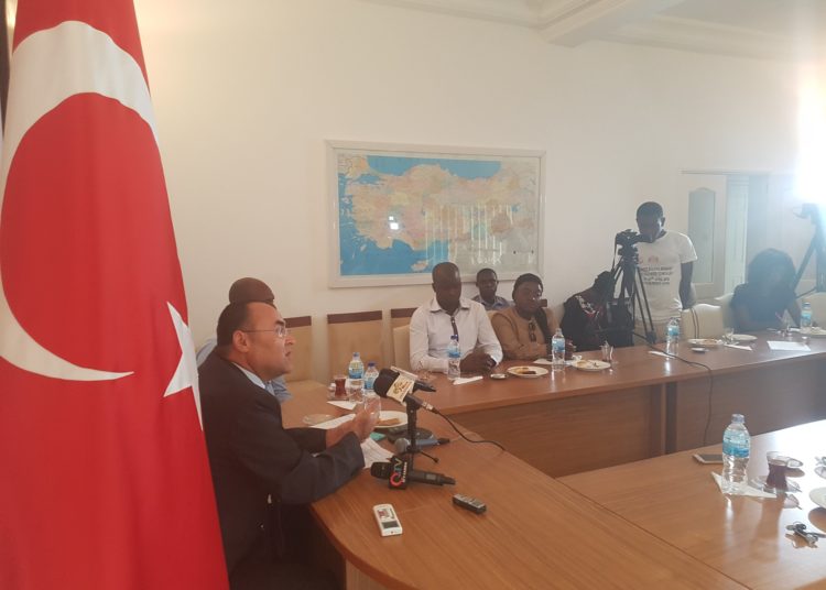 Gambiya’da Türk Büyükelçiliği Erdoğan’ı eleştirenlere casusluk yaptı!