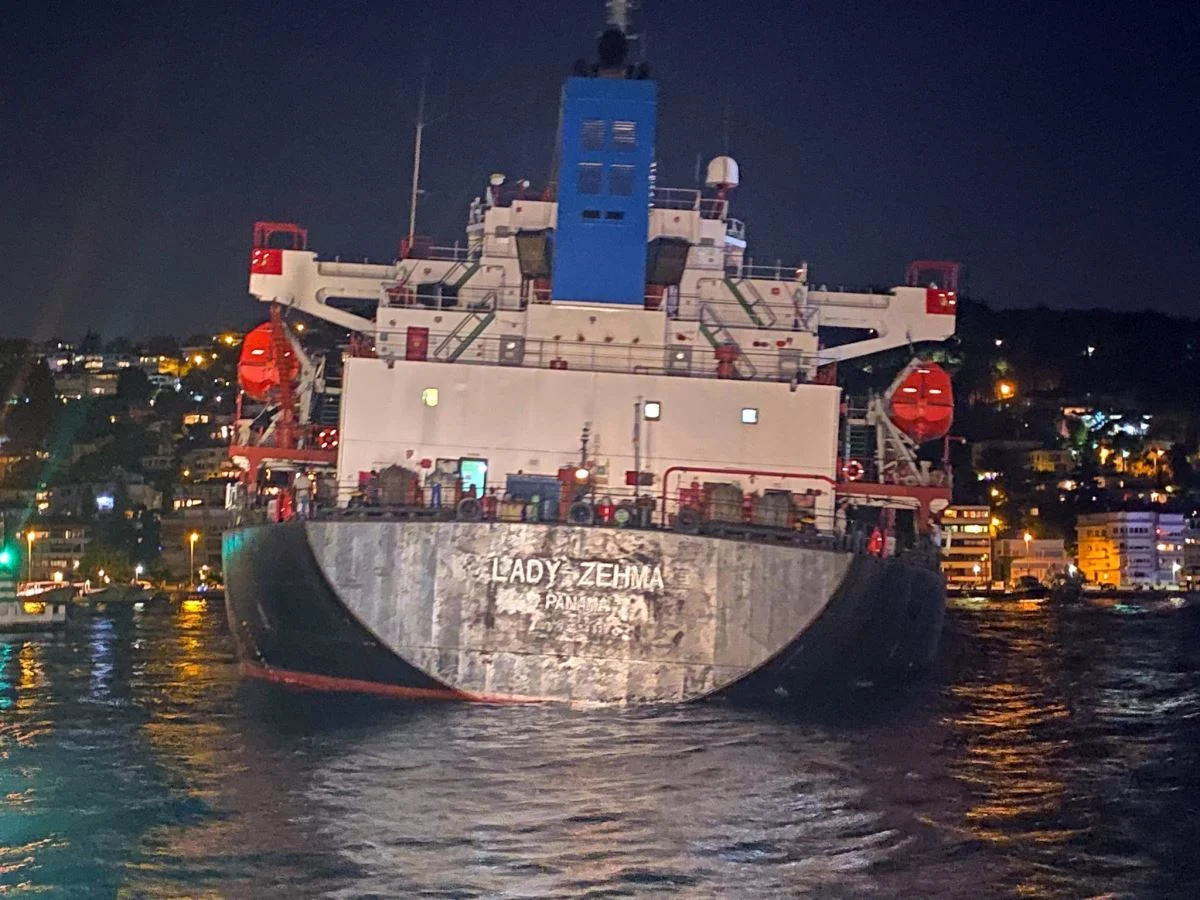 İstanbul Boğazı’nda karaya oturmuştu: Bebek’teki gemi kurtarıldı