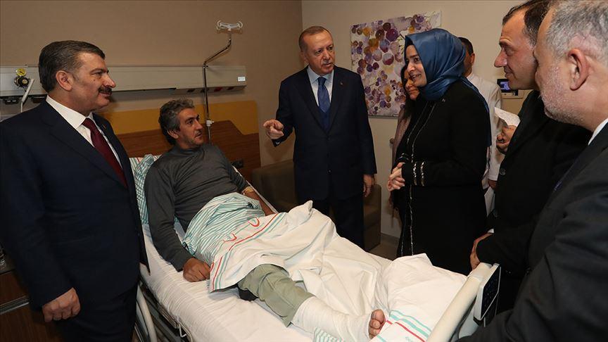 Cumhurbaşkanı Erdoğan, depremde yaralananları ziyaret etti