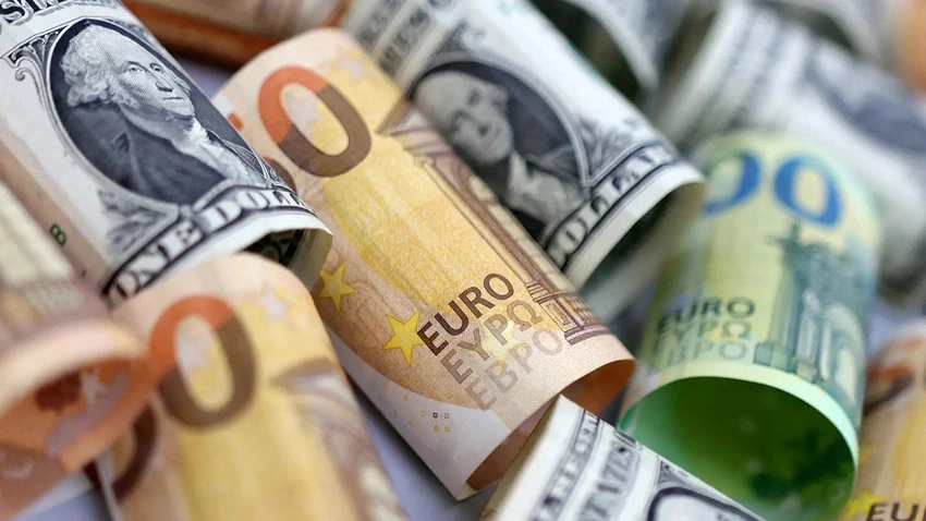 Dolar ve euro haftaya yükselişle başladı