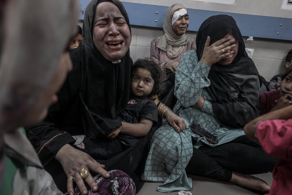 İsrail, Gazze’de hastanelerin çevresini vurdu
