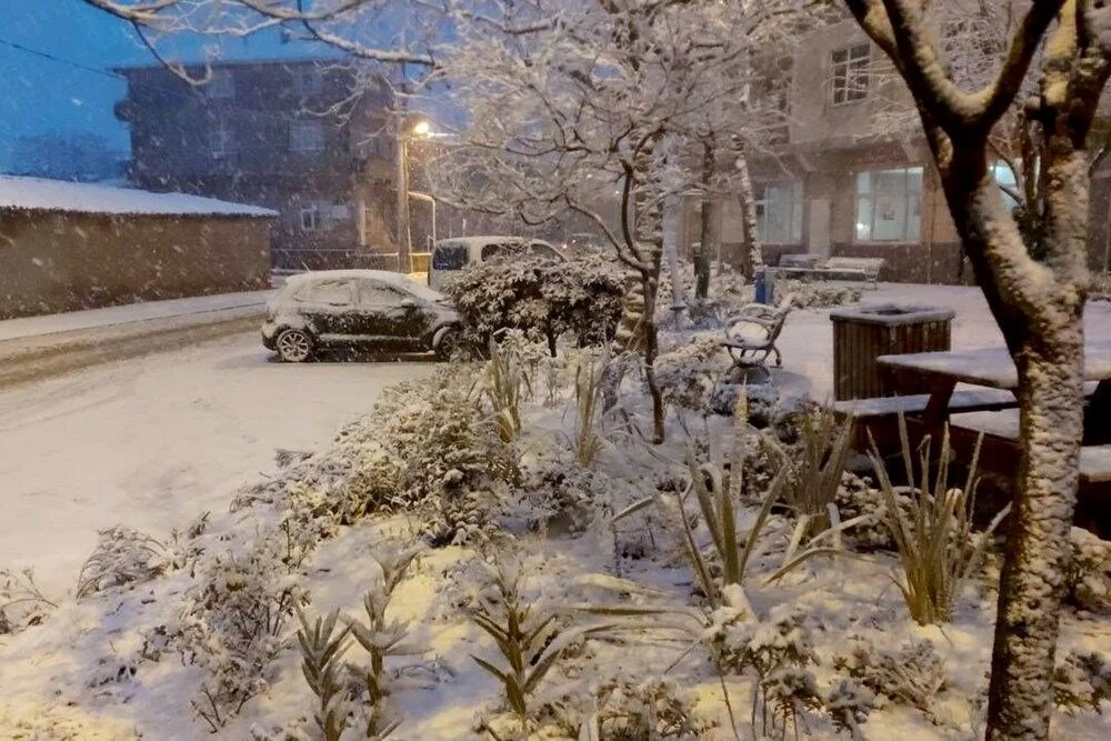 İstanbul’da kar yağışı etkisini artırıyor
