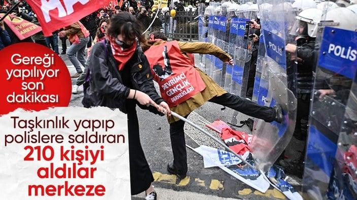 Komünistler Taksim’e Çıkmak İçin Polise Saldırdı