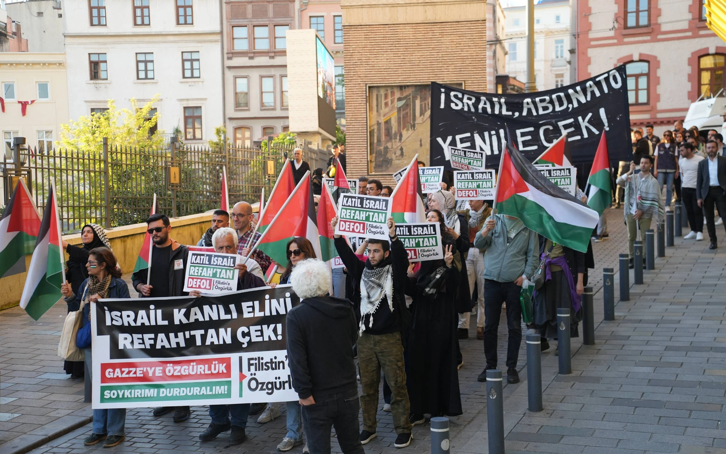 İsrail’in Gazze’ye saldırıları  protesto edildi