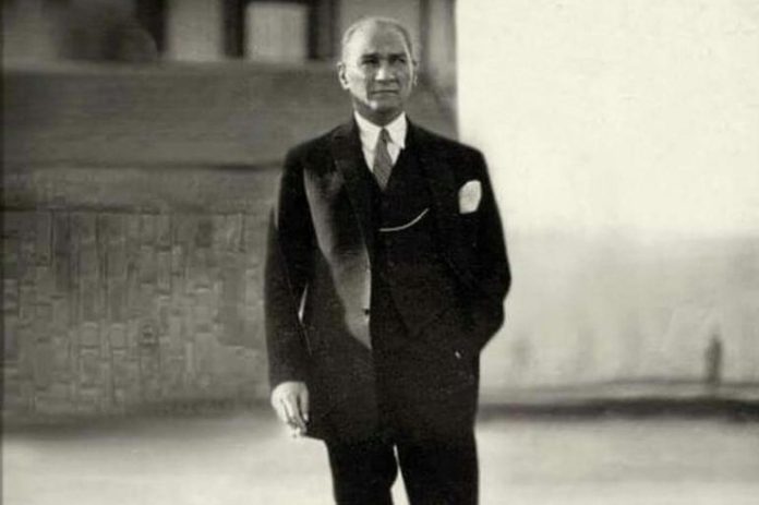 Mustafa Kemal Atatürk: Bir Milleti Yeniden Şekillendiren Adam