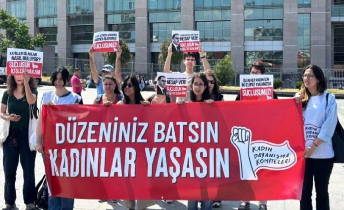 Bahar Aksu Davası Öncesi Adliye Önünde Protesto