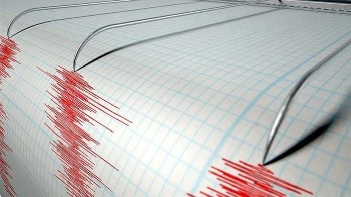 İzmir'de mi deprem oldu?
