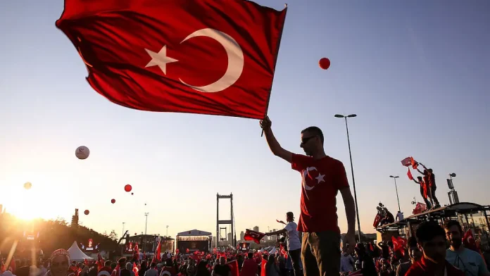 15 Temmuz 2025 Salı Günü Resmi Tatil mi? İşte Merak Edilen Detaylar