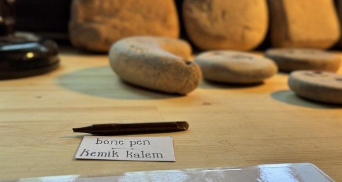 Türkmen-Karahöyük Kazılarında 3700 Yıllık Oyuncak ve Mühür Keşfi