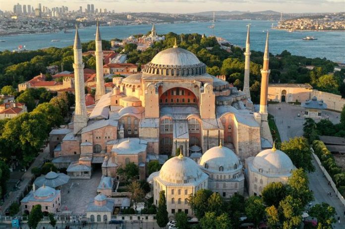 Ayasofya Camiinde korkutan olay