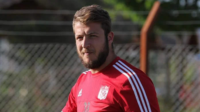 Batuhan karadeniz bahis soruşturması, O kimdir?