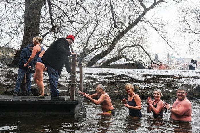 Soğuk suda yüzmek: yararlı mı, zararlı mı?