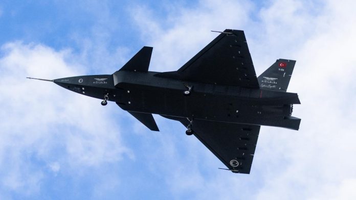 Kızılelma uçakları dünyaya açılıyor