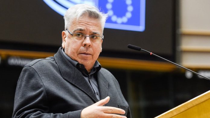 İstanbulda bir Fransız gazetecinin gözaltına alınması kınandı. İstanbulda bir Fransız gazetecinin gözaltına alınması kınandı.