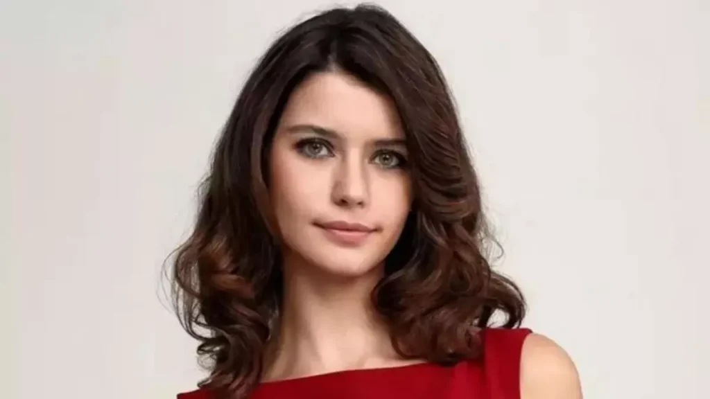 Beren Saat müzik dünyasına girdi