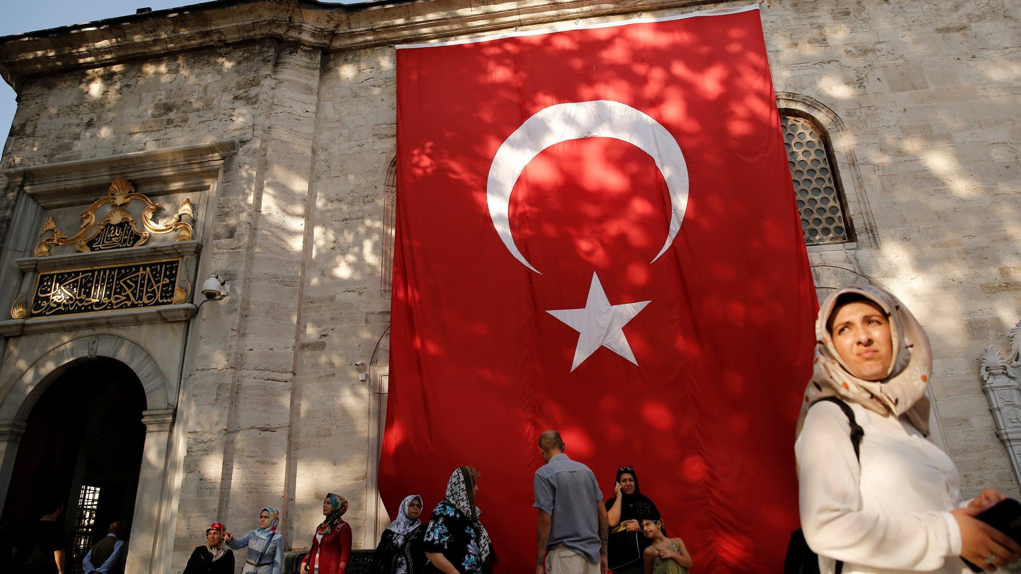 Türk yaşamı iç koşullardan etkilenmektedir