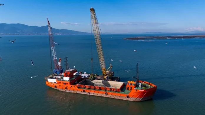 Körfez'den 1 milyon ton çamur çıkarıldı Körfez'den 1 milyon ton çamur çıkarıldı