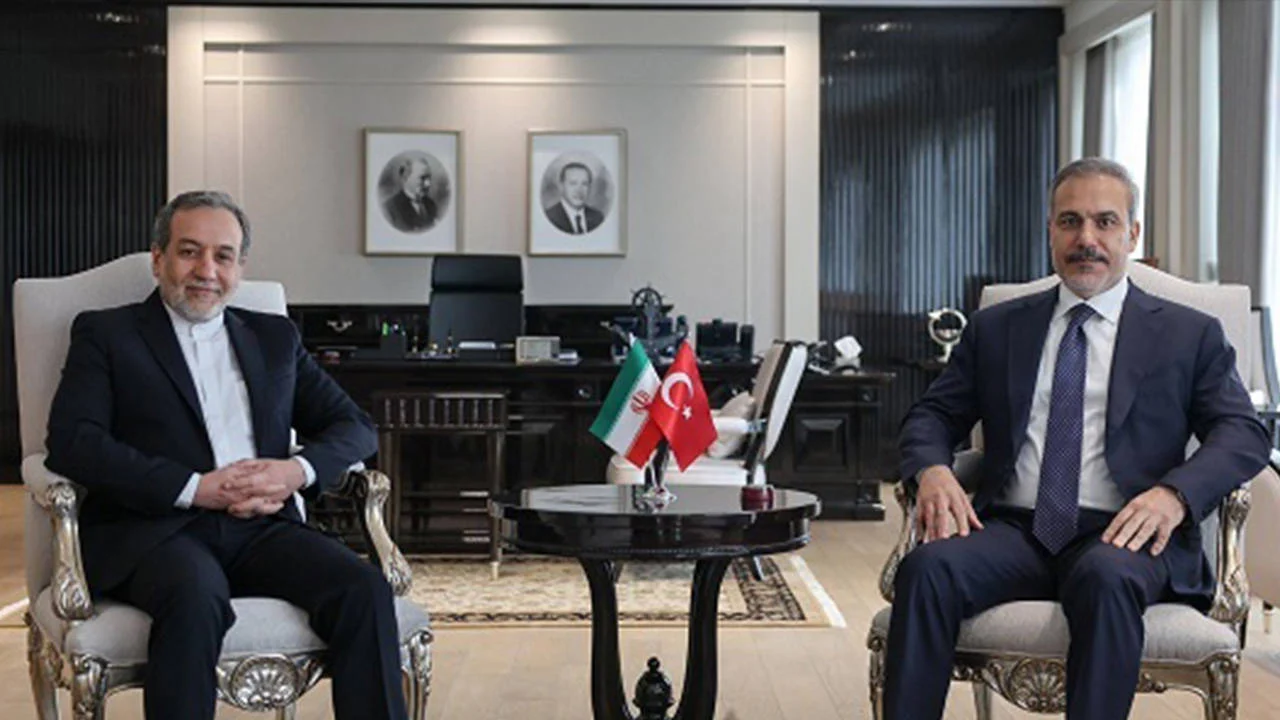 disisleri bakani hakan fidan ile iran disisleri bakani abbas arakci telefonda gorustu