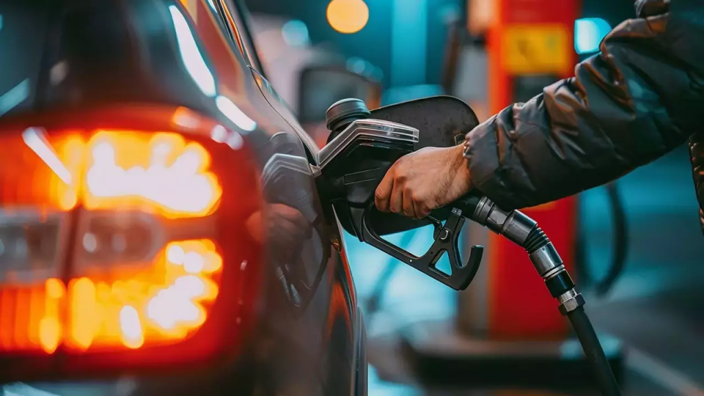 Akaryakıt fiyatları zam belli oldu mu?