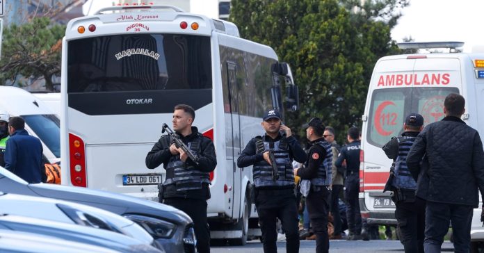 İstanbul'daki İsrail konsolosluğu çevresinde silahlı saldırı İstanbul'daki İsrail konsolosluğu çevresinde silahlı saldırı