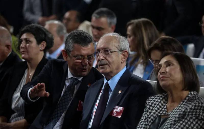 «Liderlik mücadelesi» muhalefet içinde bir bölünmeyi patlattı