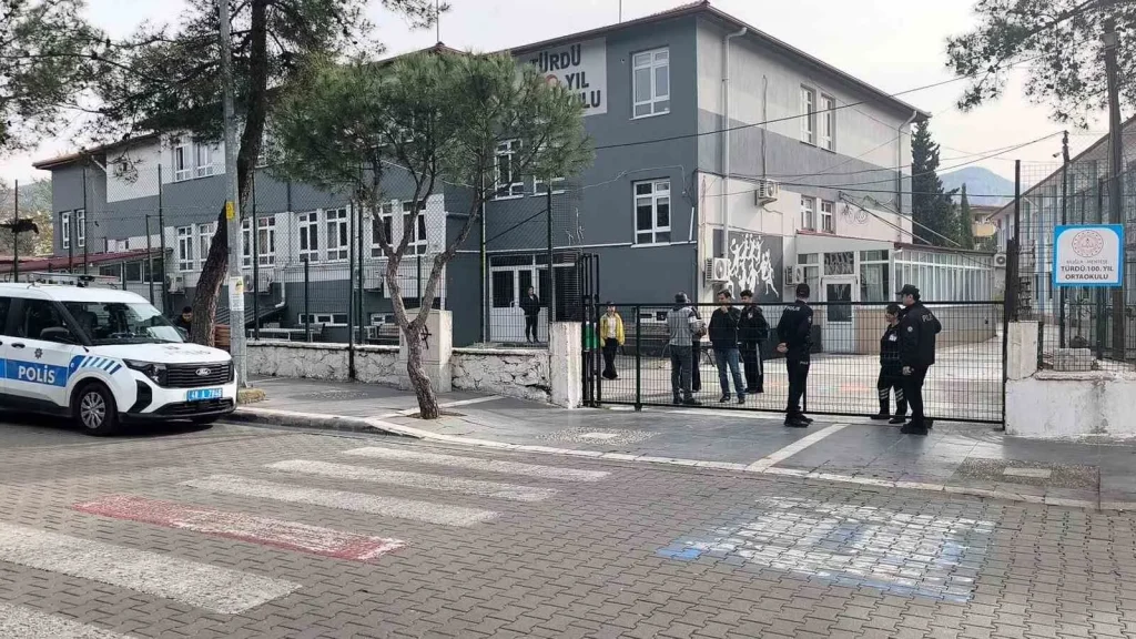 Silahlı bir kişi, Türkiye'nin güneyinde altı kişiyi öldürdü ve sekiz kişiyi yaraladı