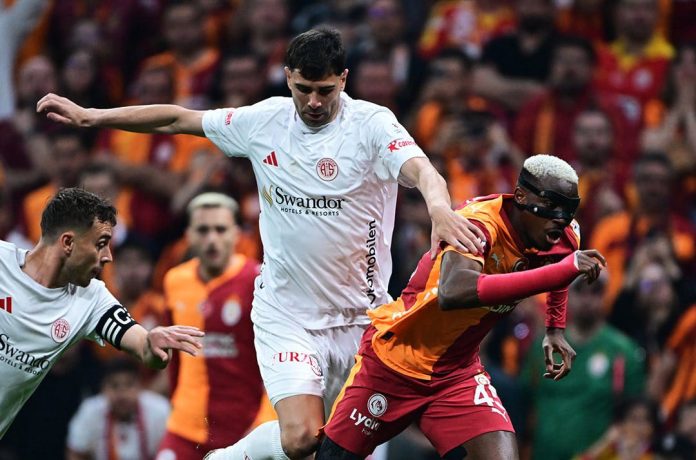 Galatasaray 26. kez lig şampiyonluğunu kazandı Galatasaray 26. kez lig şampiyonluğunu kazandı
