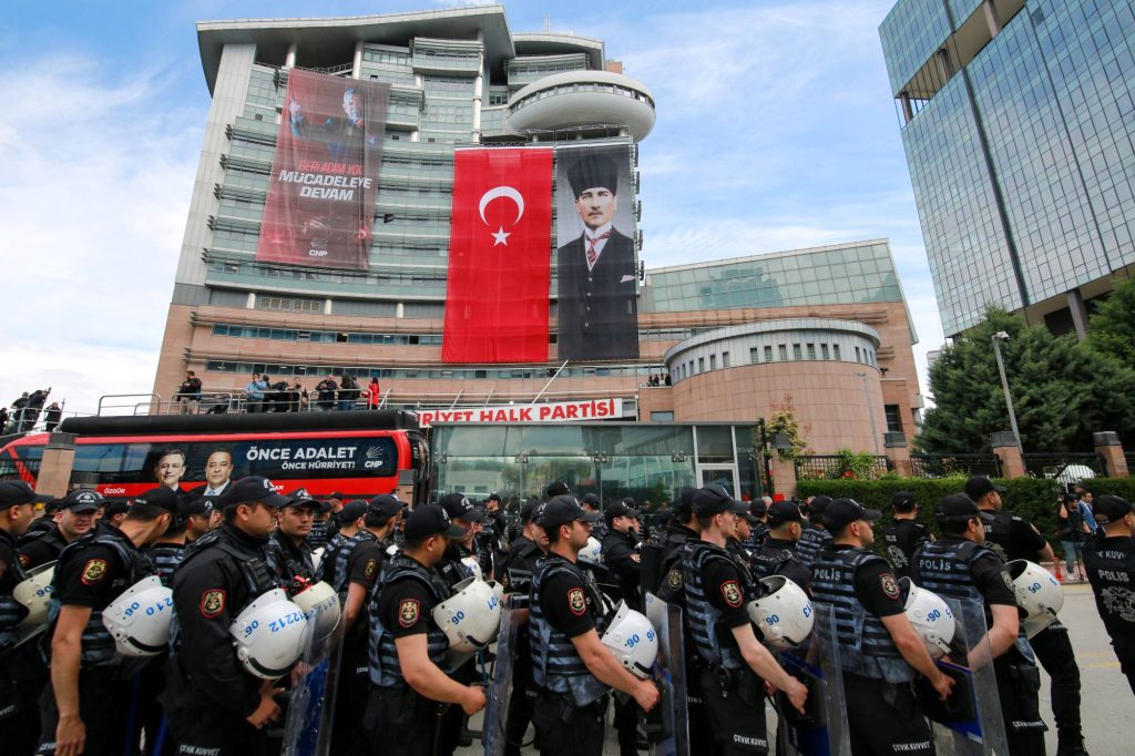 Erdoğan, muhalefeti Türkiye’de kutuplaşmayı körüklemekle uyarmıyor