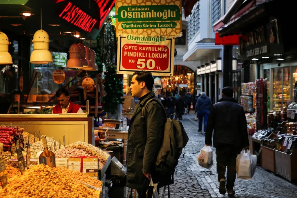 Enflasyon, enerji fiyatlarının baskısıyla beklentileri aşarak yıllık %32,6'ya yükseldi