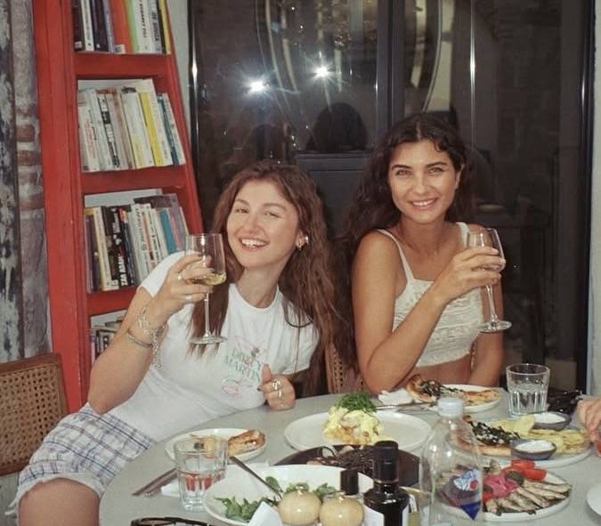 Ruhu iyileştiren dizinin finali… Tuba ve arkadaşlarının yolculuğu "Netflix"te sona erdi
