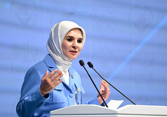 Aile ve Sosyal Hizmetler Bakanı Mahinur Özdemir Göktaş: Kadınlar bugün Türkiye'nin kalkınma yürüyüşünün en asli özneleri Aile ve Sosyal Hizmetler Bakanı Mahinur Özdemir Göktaş: Kadınlar bugün Türkiye'nin kalkınma yürüyüşünün en asli özneleri
