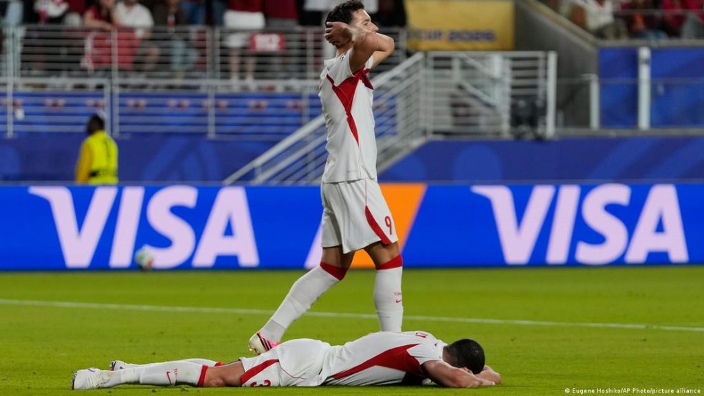 10 kişiyle oynayan Paraguay, Türkiye'yi Dünya Kupası'ndan eledi