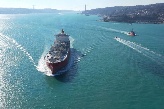 Türk Boğazları'ndan geçiş ücreti 1 Temmuz'da 6,70 dolar olacak Türk Boğazları'ndan geçiş ücreti 1 Temmuz'da 6,70 dolar olacak