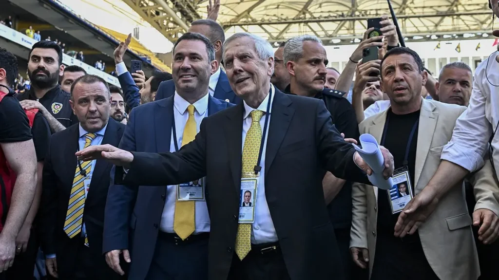 8 yıl sonra geri döndü! Aziz Yıldırım, yeniden Fenerbahçe başkanı